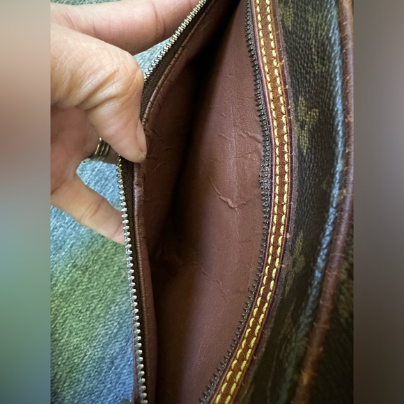 LOUIS VUITTON VINTAGE WRISTLET CLUTCH 🌟AUTHENTIC 🌟 - Picture 6 of 11